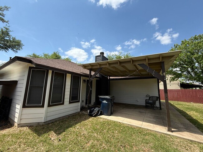 Building Photo - Unique single-story home for lease in the ...