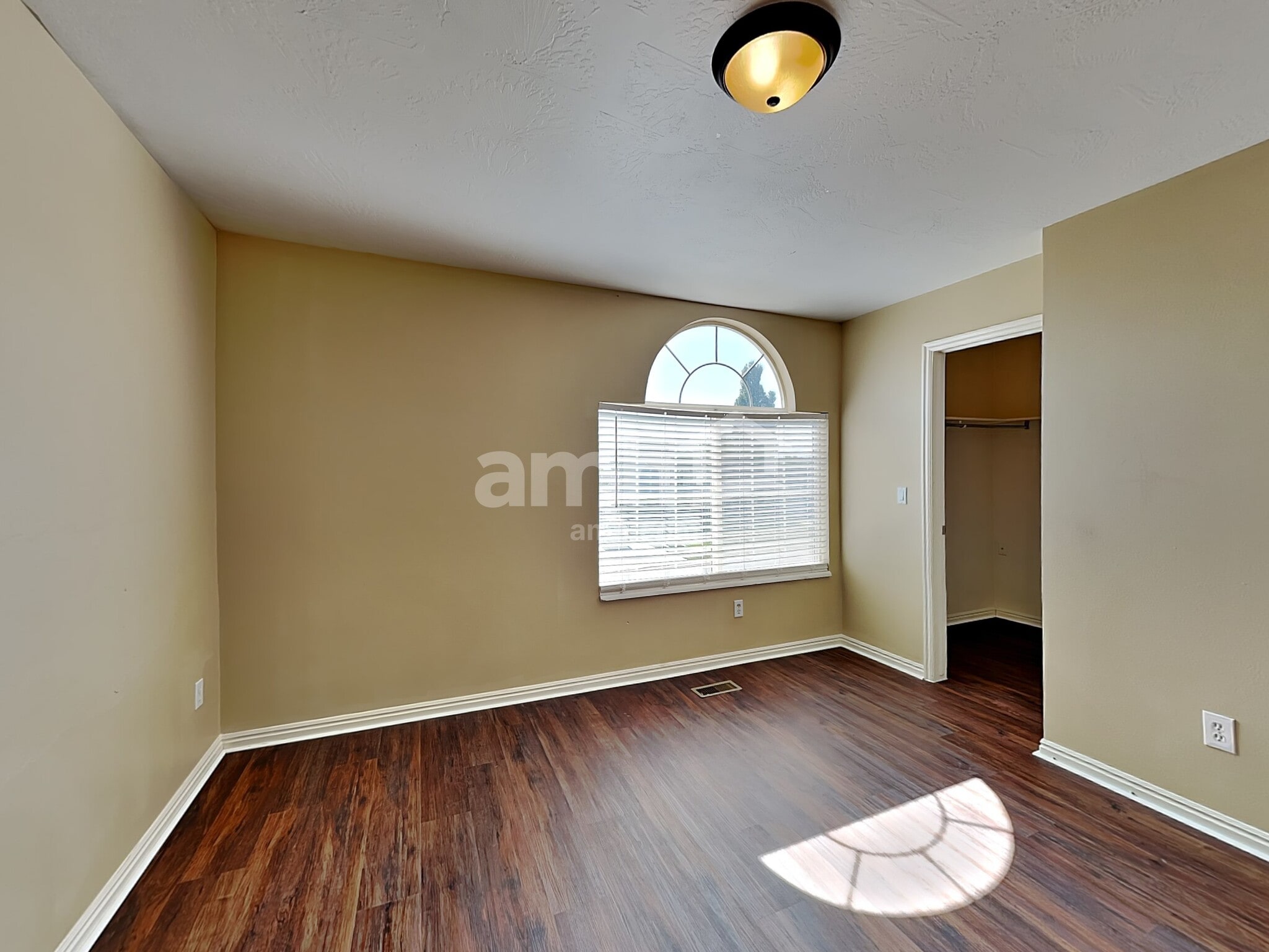 Building Photo - 6334 S Clover Creek Ln
