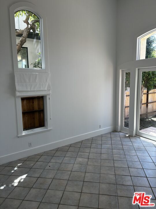 Building Photo - 10515 Oaklawn Rd