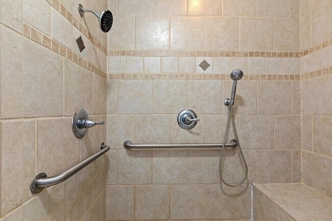 Building Photo - 3518 Lee Ave