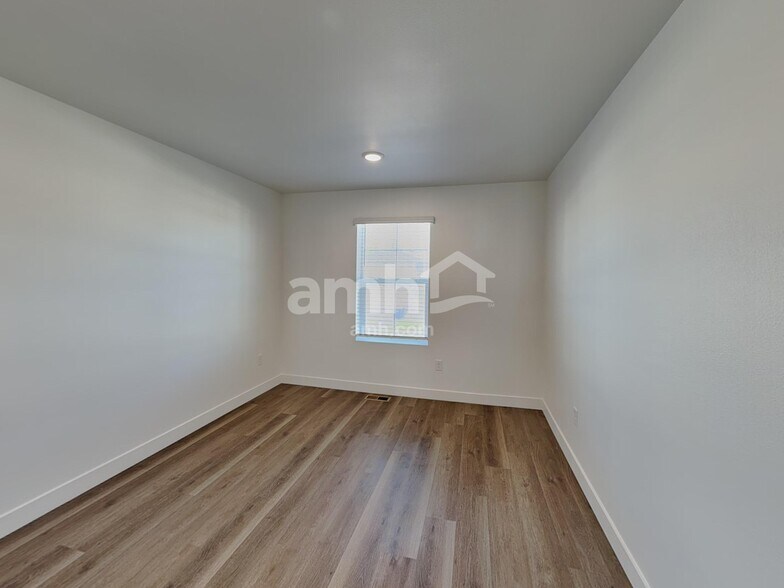 Building Photo - 4808 85th Dr NE