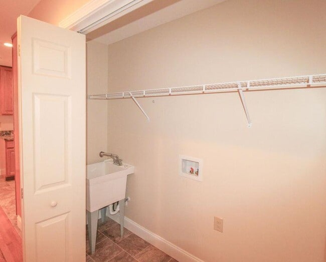 Building Photo - 241 Sweetgrass Ln