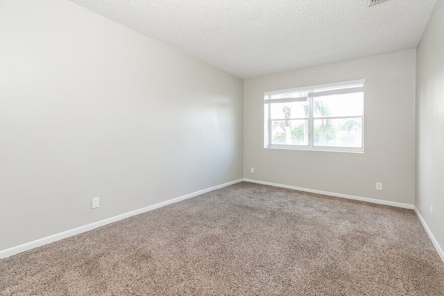 Building Photo - 8748 Jade Ct