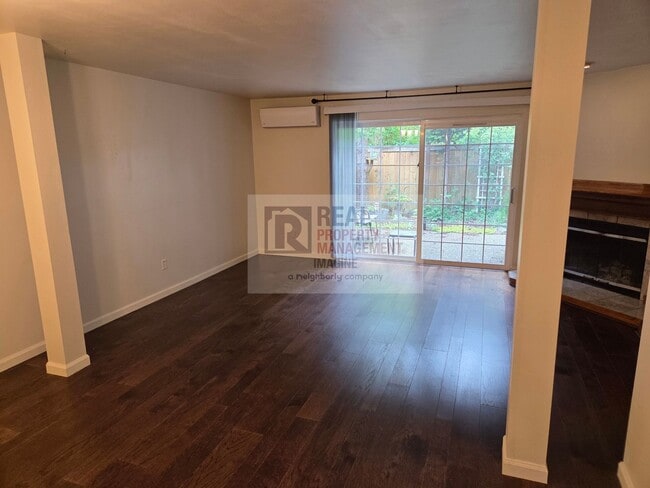 Building Photo - Check out this adorable 2.0 bedroom, 2.5 b...