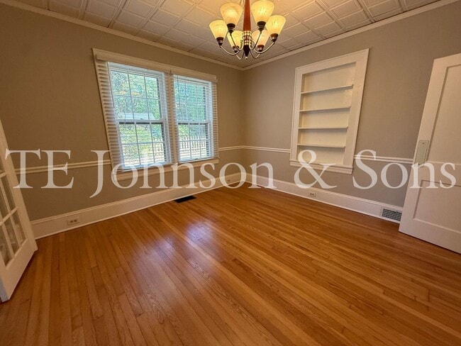 Building Photo - 817 S Hawthorne Rd