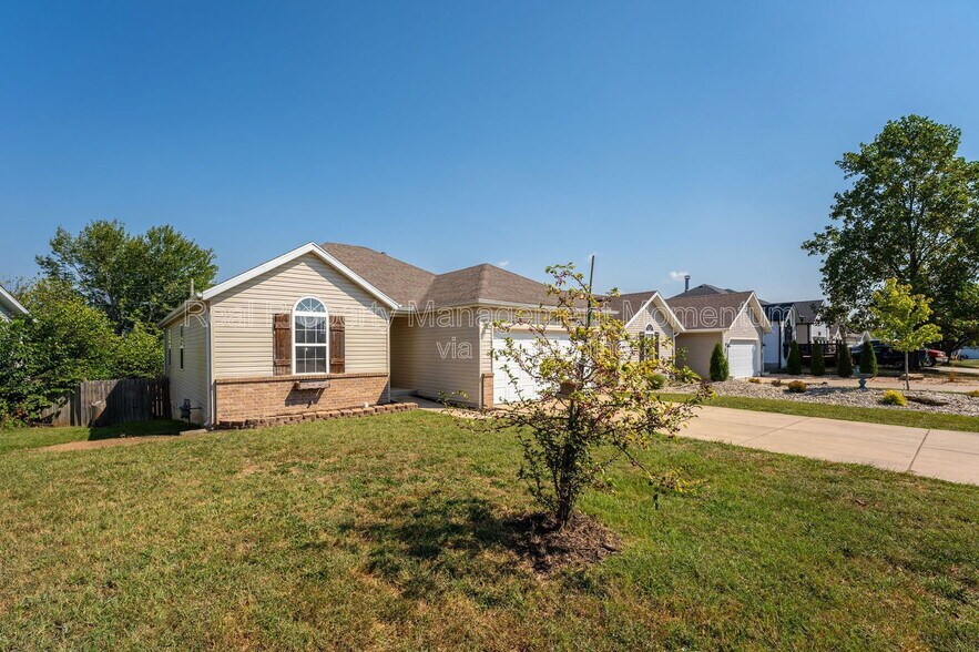 Building Photo - 882 S Hickory Ln