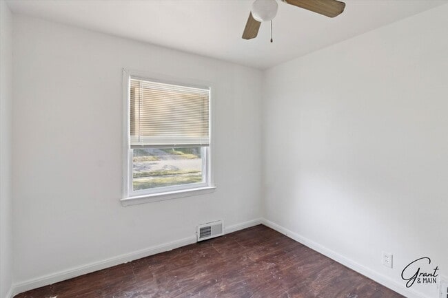 Building Photo - 3 bedroom ranch $1200