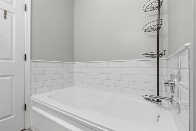 Building Photo - 2140 N Winchester Ave