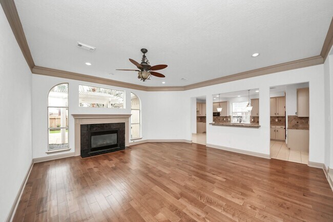 Building Photo - 8119 Meadow Vista Dr