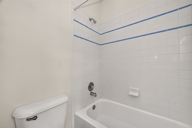 Building Photo - 2314 Carriage Run E