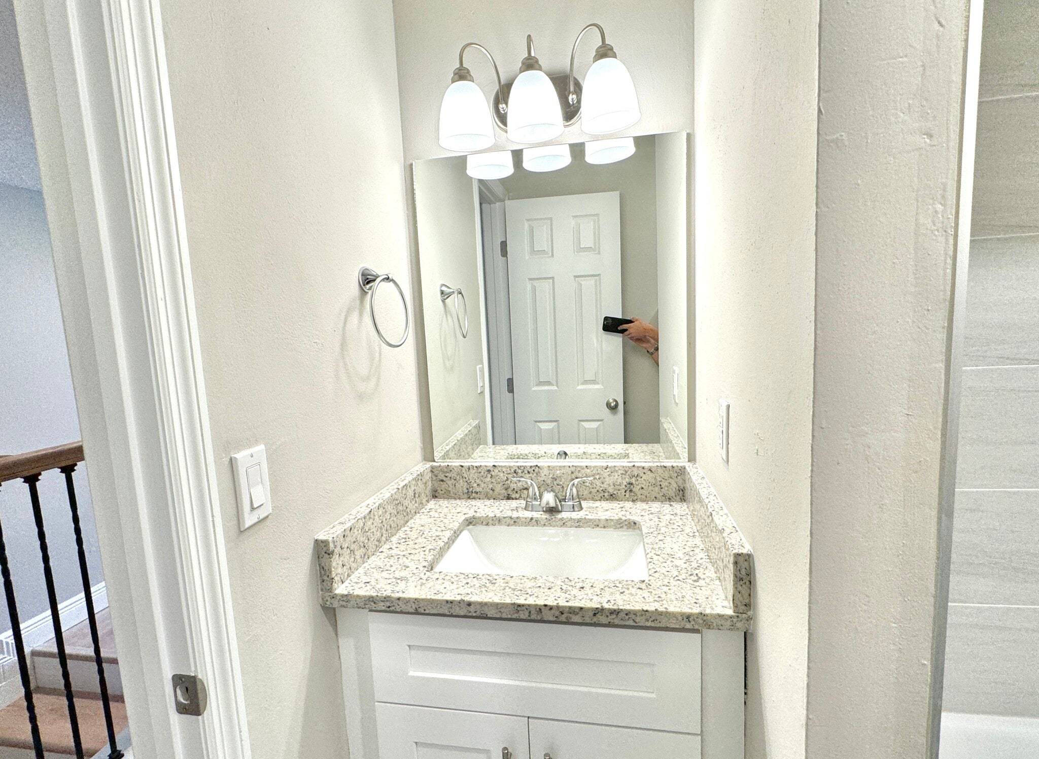 Building Photo - 6054 Amberly Ct