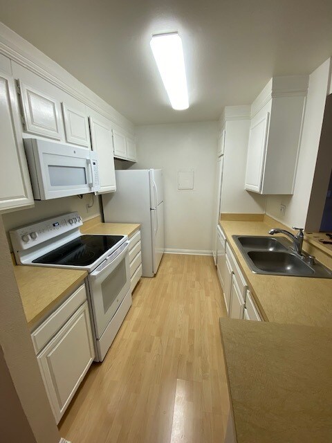 Building Photo - 8074 Woodland Dr