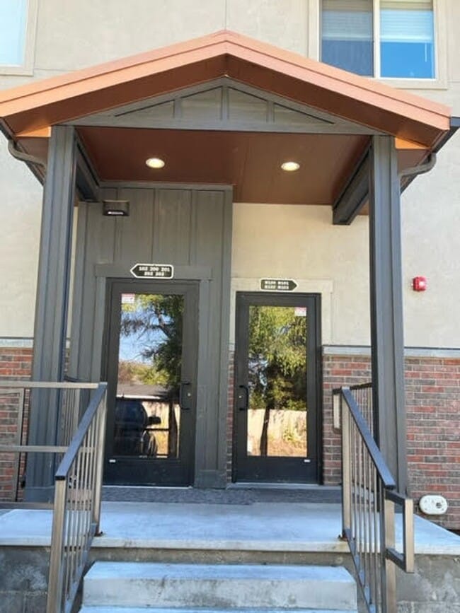 Building Photo - Condo right off Heber City Main street