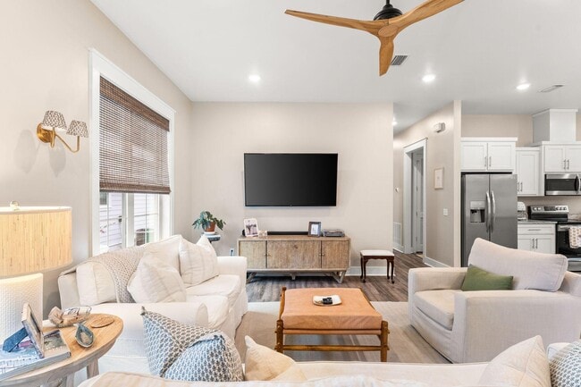 Building Photo - 156 Summer Breeze Ln