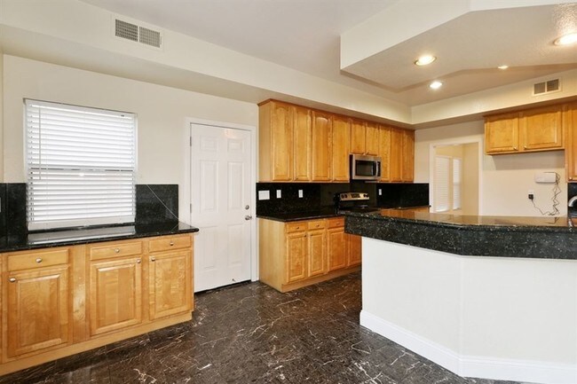 Building Photo - 104 Cam Del Sol