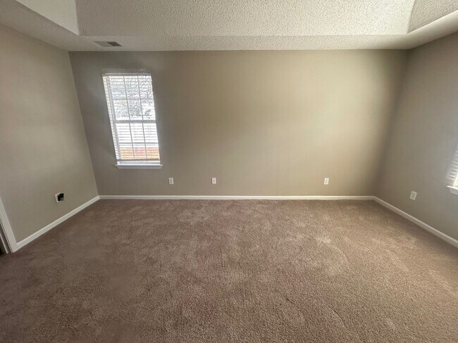 Building Photo - 25 Oak Lake Ct