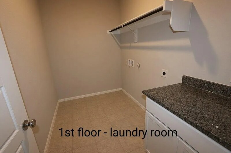 Building Photo - 1217 Putnam St