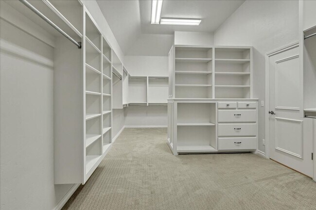 Building Photo - Nichols Hills Glenbrook