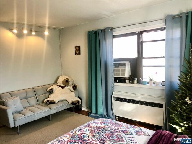 Building Photo - 400 Fairview Ave