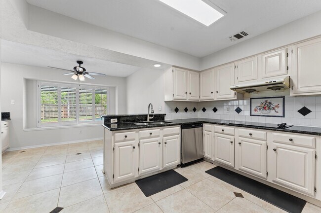 Building Photo - 3202 Kempwood Dr