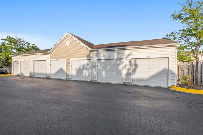 Building Photo - 1623 Silverstone Dr