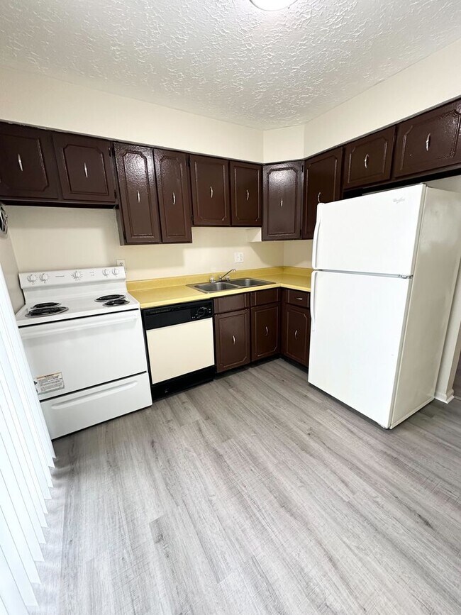 Building Photo - NEW 2 bedroom and 1.5 bathroom in downtown Beaver!!!!