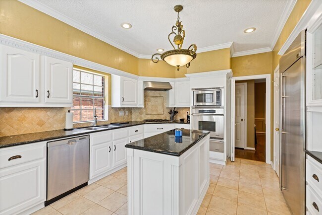 Building Photo - 7435 River Garden Dr