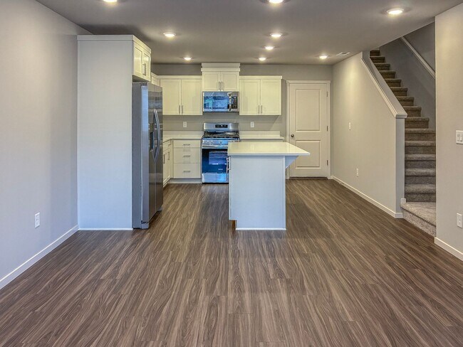 Building Photo - New Townhome 3 Bedroom Available now in Smith Creek Neighborhood