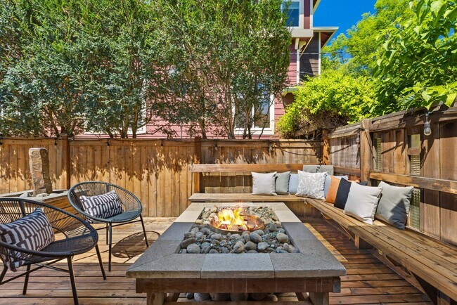 Building Photo - Modern Retreat in the Heart of Capitol Hil...
