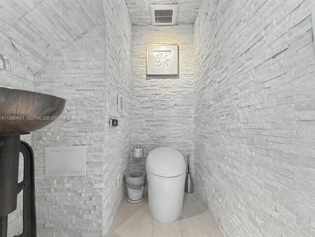 Building Photo - 13689 Deering Bay Dr