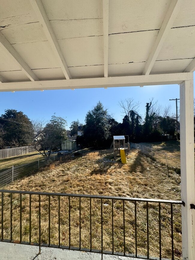 Building Photo - Fantastic 3-Bedroom Overlea Home with Open-Floor Plan!