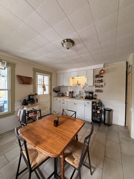 Building Photo - 11 Foster St