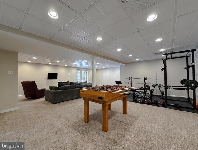 Building Photo - 23185 Pembrook Dr