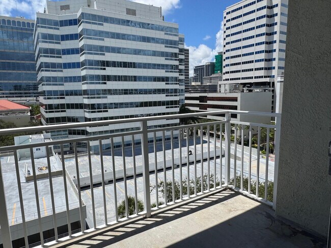 Building Photo - 313 NE 2nd St