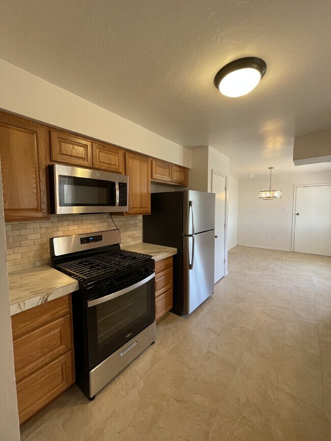 Building Photo - Room to Spread Out! South Valley 3bd on a ...