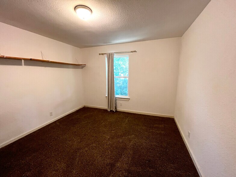 Building Photo - 6211 Manor Rd