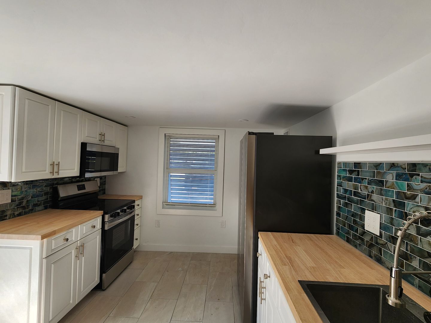 Building Photo - Coastal Charm Awaits in Bonita Springs