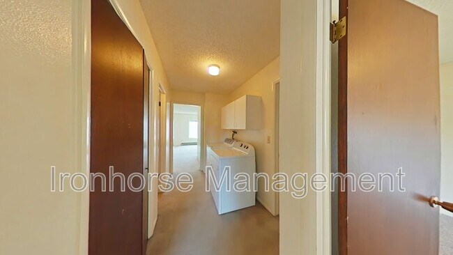 Building Photo - 515 S 15th Ave