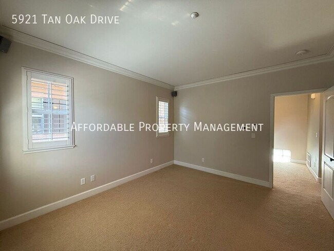 Building Photo - 5921 Tan Oak Dr