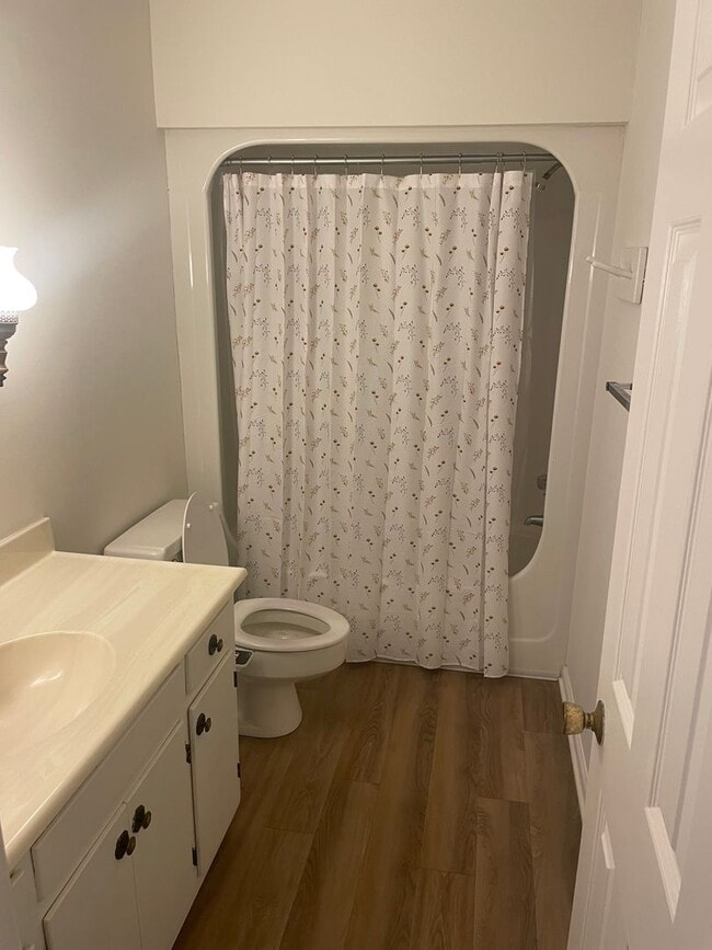 Building Photo - 3 Bedroom, 2 Bathroom house