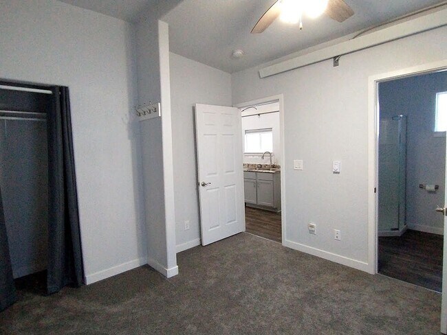 Building Photo - 202 1/2 Cedar