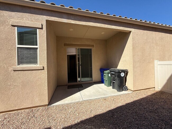 Building Photo - Dell Webb Home at Sun City ,3 Bedrooms, 3 Bathrooms, On Golf Course