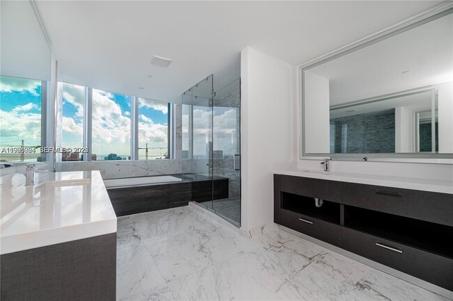 Building Photo - 851 NE 1st Ave