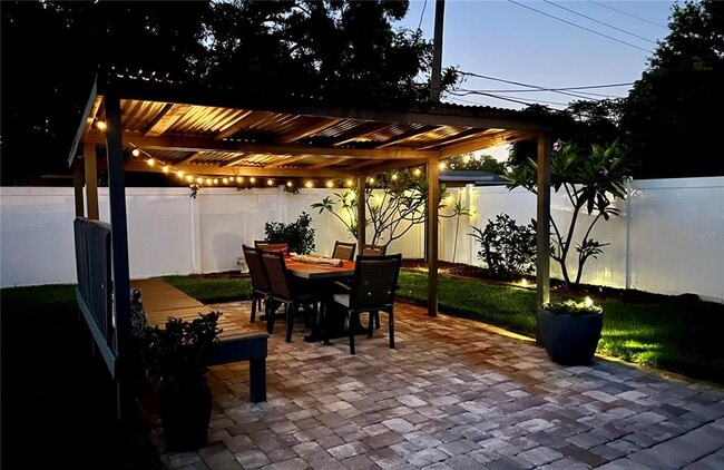 Building Photo - 5635 24th Ave N