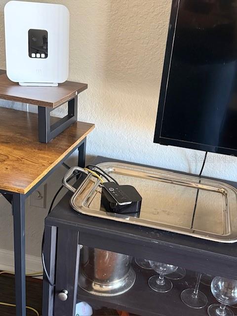 Building Photo - 860 N Orange Ave