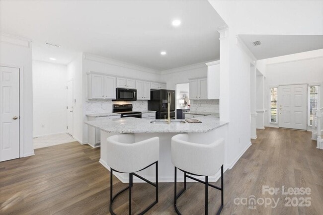 Building Photo - 7709 Sedgebrook Dr E