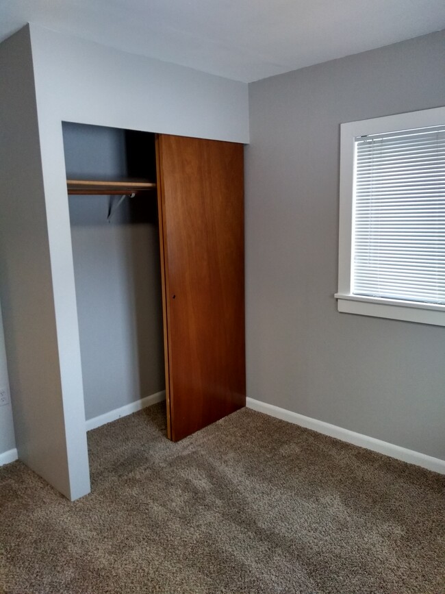 Large closets - 2536 Verona St