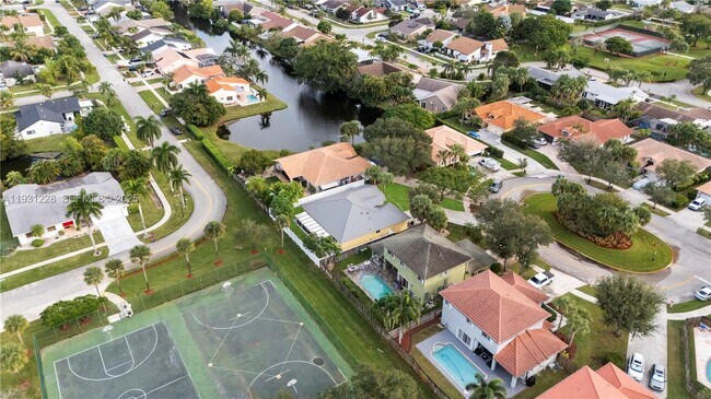 Building Photo - 16859 Crestview Ln