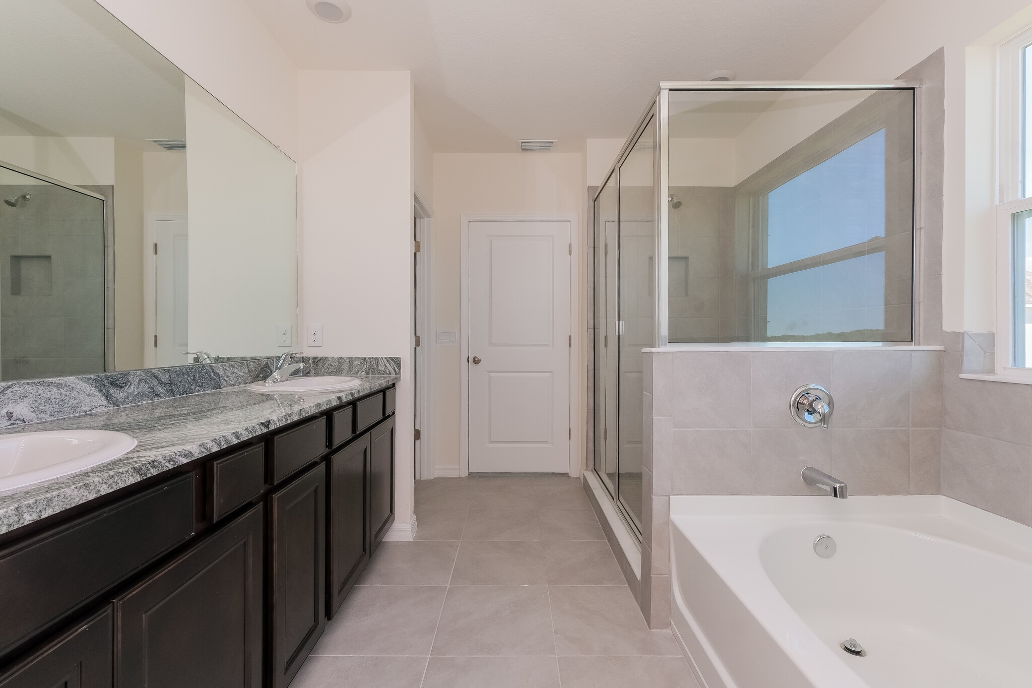 Building Photo - 10832 Charlotte Dr.