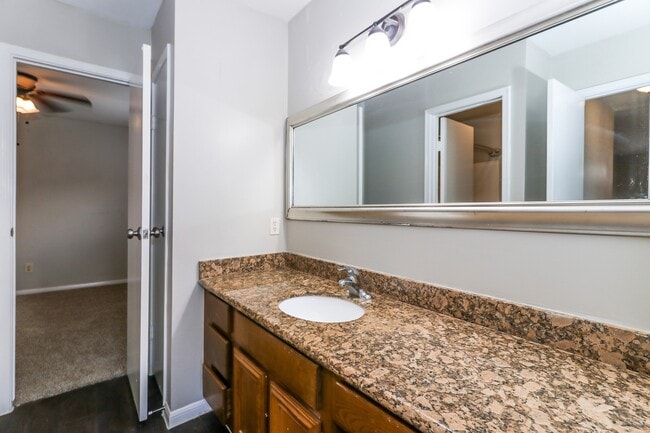Building Photo - 1308 Wilson Dr